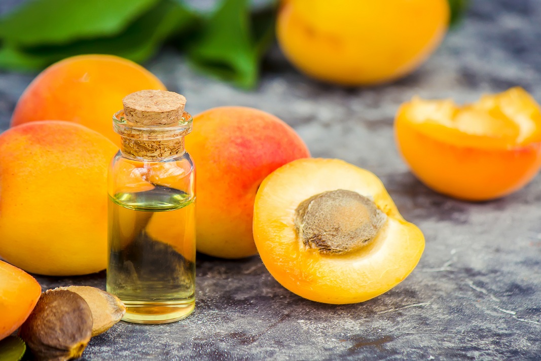 apricot-oil-benefits-for-skin